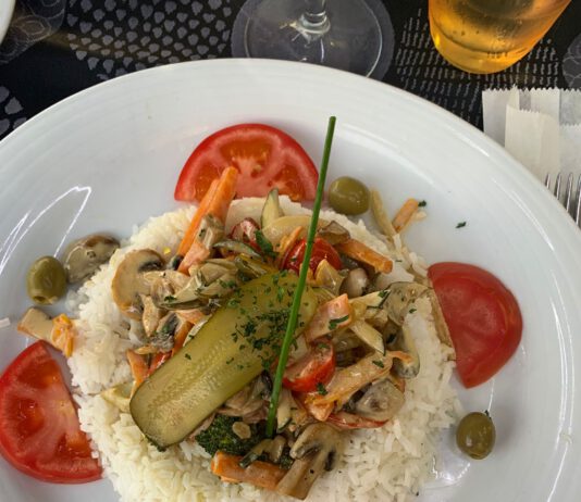 De poké bowl: een kleurrijk feestje in een kom
