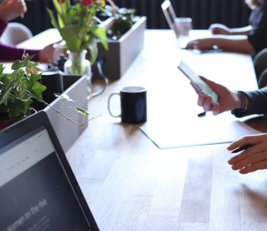 Zijn er problemen of beperkingen ondervonden met laptops zonder besturingssysteem?
