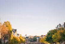 Hoeveel marokkanen wonen er momenteel in nederland?