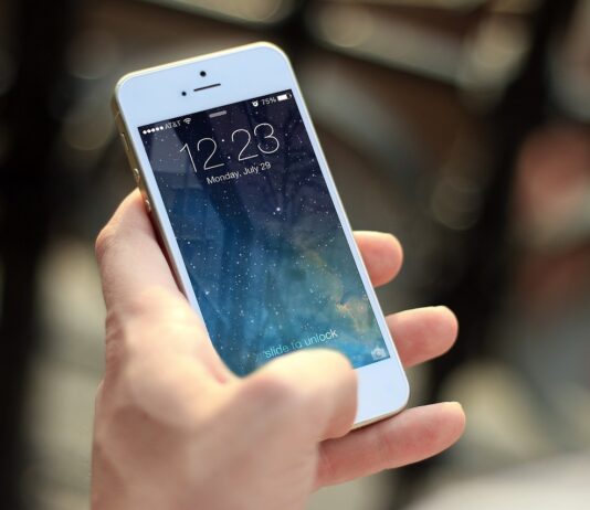 Telefoonhouder & Screenprotector: Fiets Veilig met Je Smartphone!